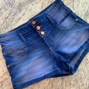 🏷️ 3 for $10
Stretch Jean shorts
